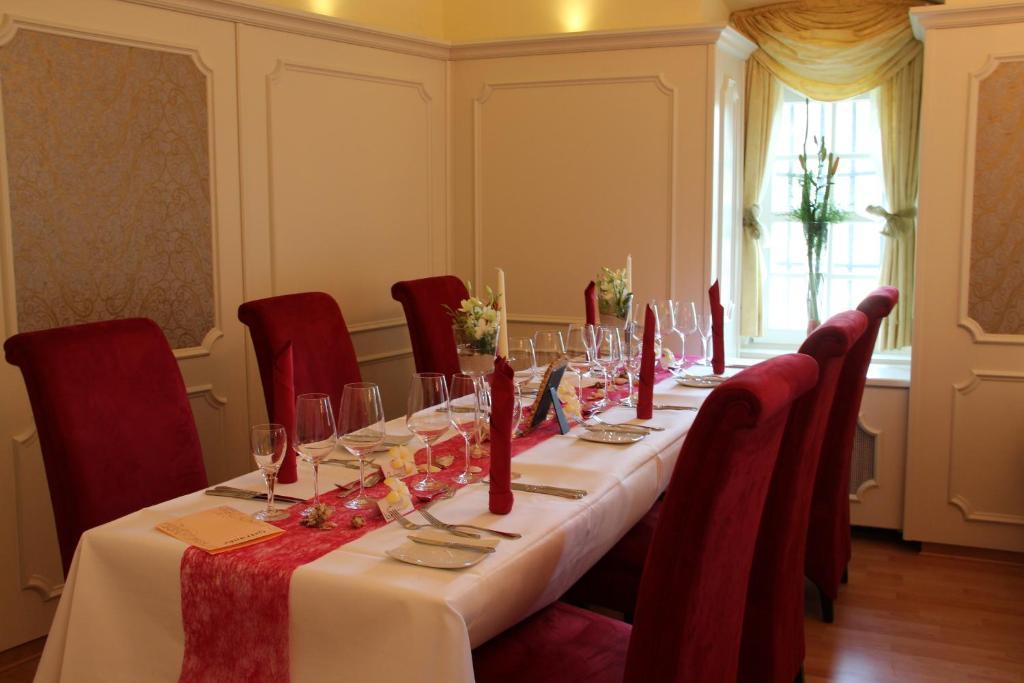 Schlosshotel Хиршхорн Екстериор снимка